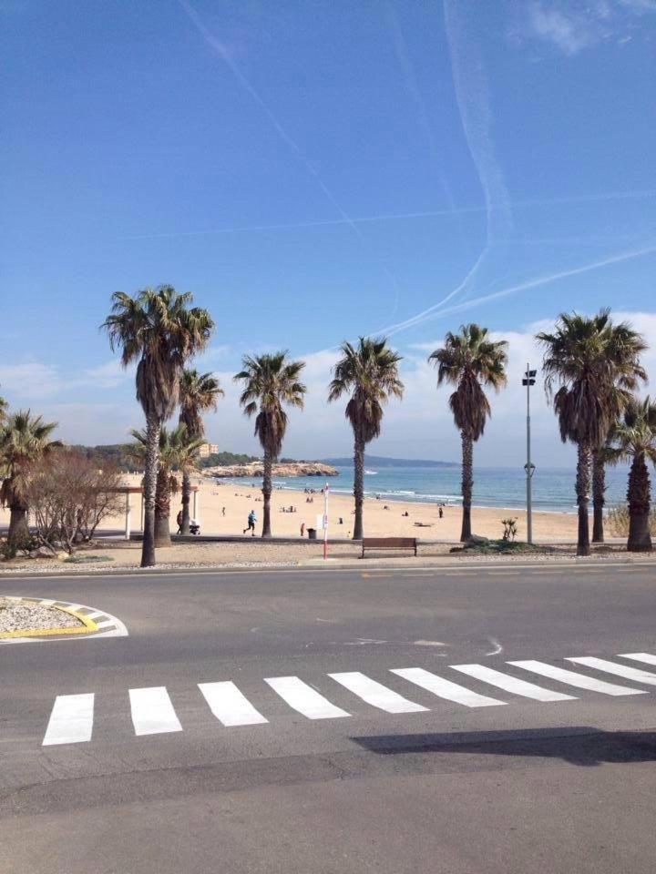 Apartment In Front Of Arrabassada Beach Tarragona Exterior foto